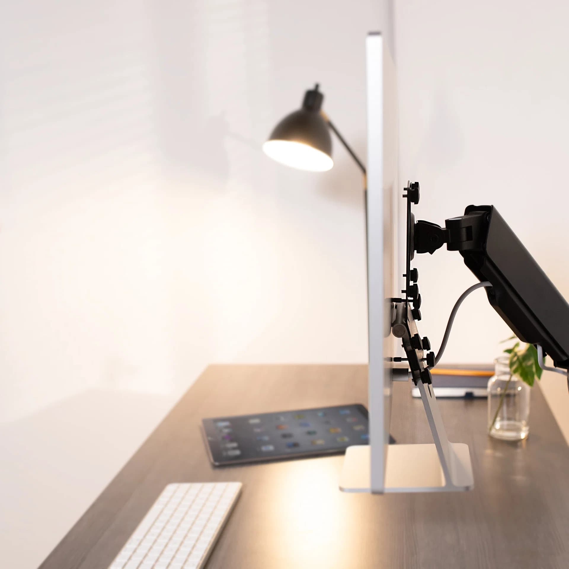 VESA Adapter for 24" M1 and M3 iMac