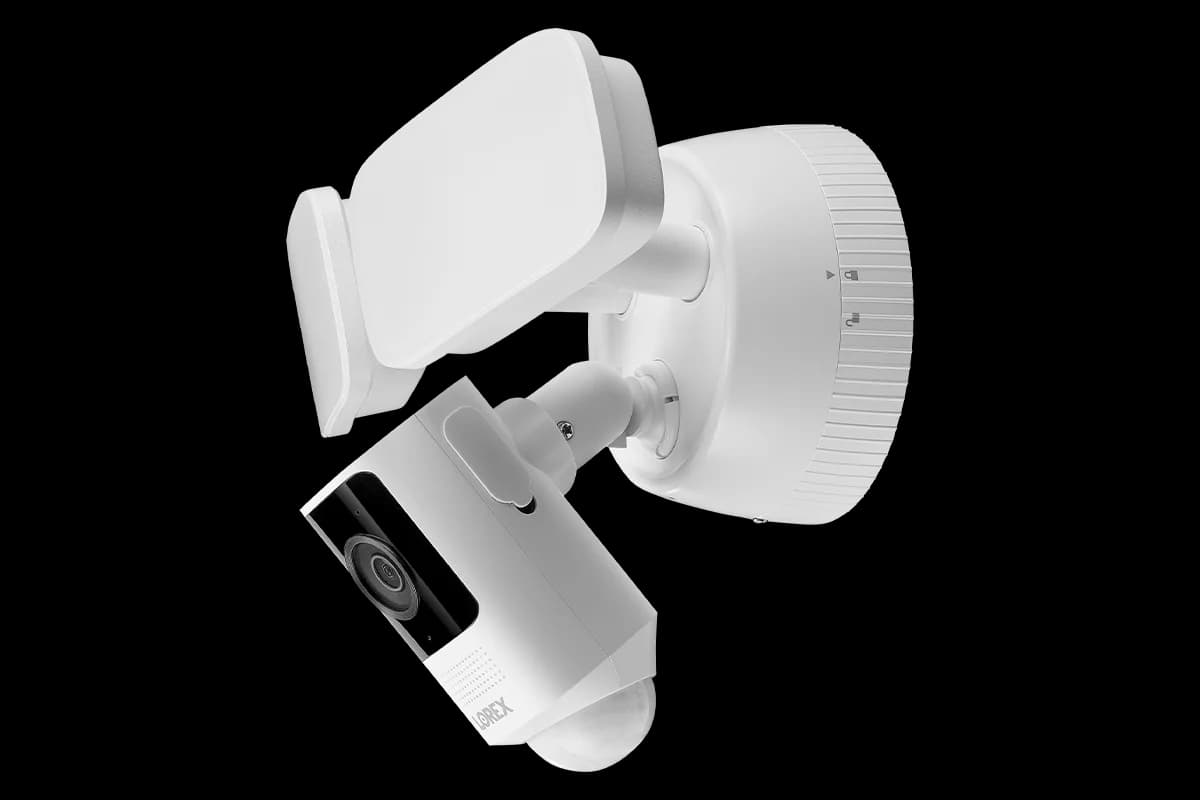 Lorex 2K Wired Floodlight Security Camera - White (One Pack) - Amazon